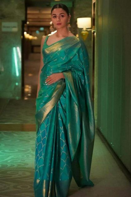 bollywood actress alia bhatt wear teal blue saree gj101213
