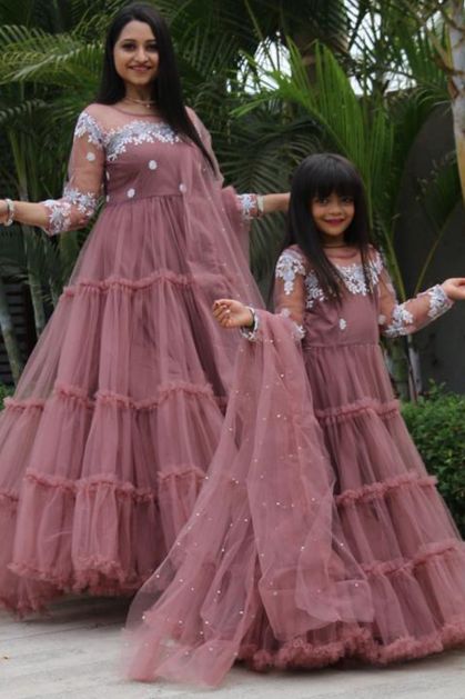 Trendy Mother and Daughter Combo dress designs / matching dress ideas /  same dress | Combo dress, Mother daughter matching outfits, Matching dresses