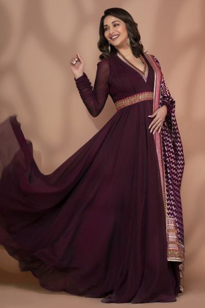 Pakistani Actresses' bold avatar in backless dresses - Pk Showbiz