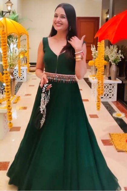 Navratri 2022 Day 8: Alia Bhatt To Kriti Sanon, Peacock Green Navratri  Outfits Guide By Bollywood Divas - Boldsky.com